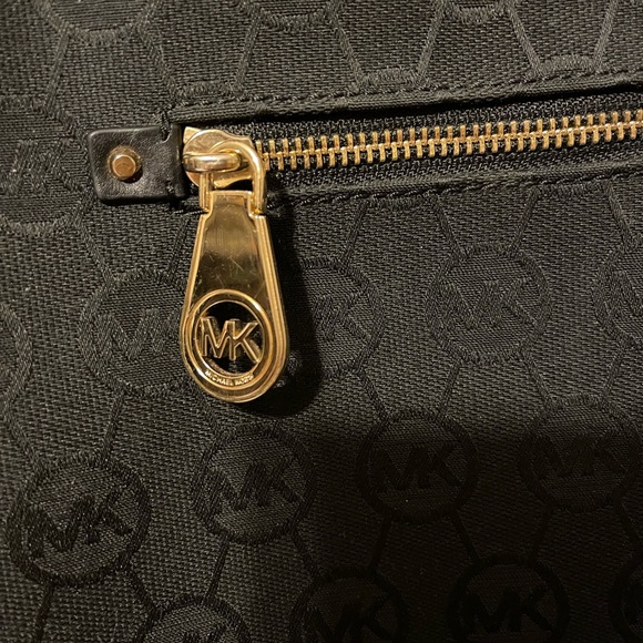 Michael Kors Black Monogram Tote bag - Picture 6 of 6